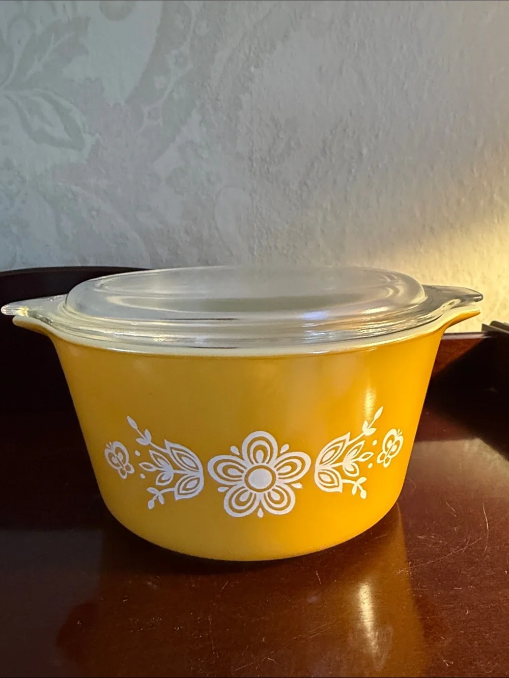 Vintage Pyrex 1 Qt Round Covered Casserole, Butterfly Gold (Corelle)
